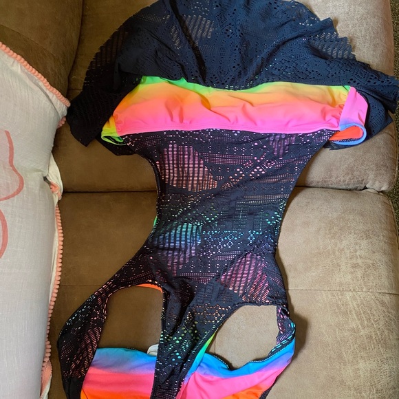 One Piece Bathing Suit - Picture 4 of 8